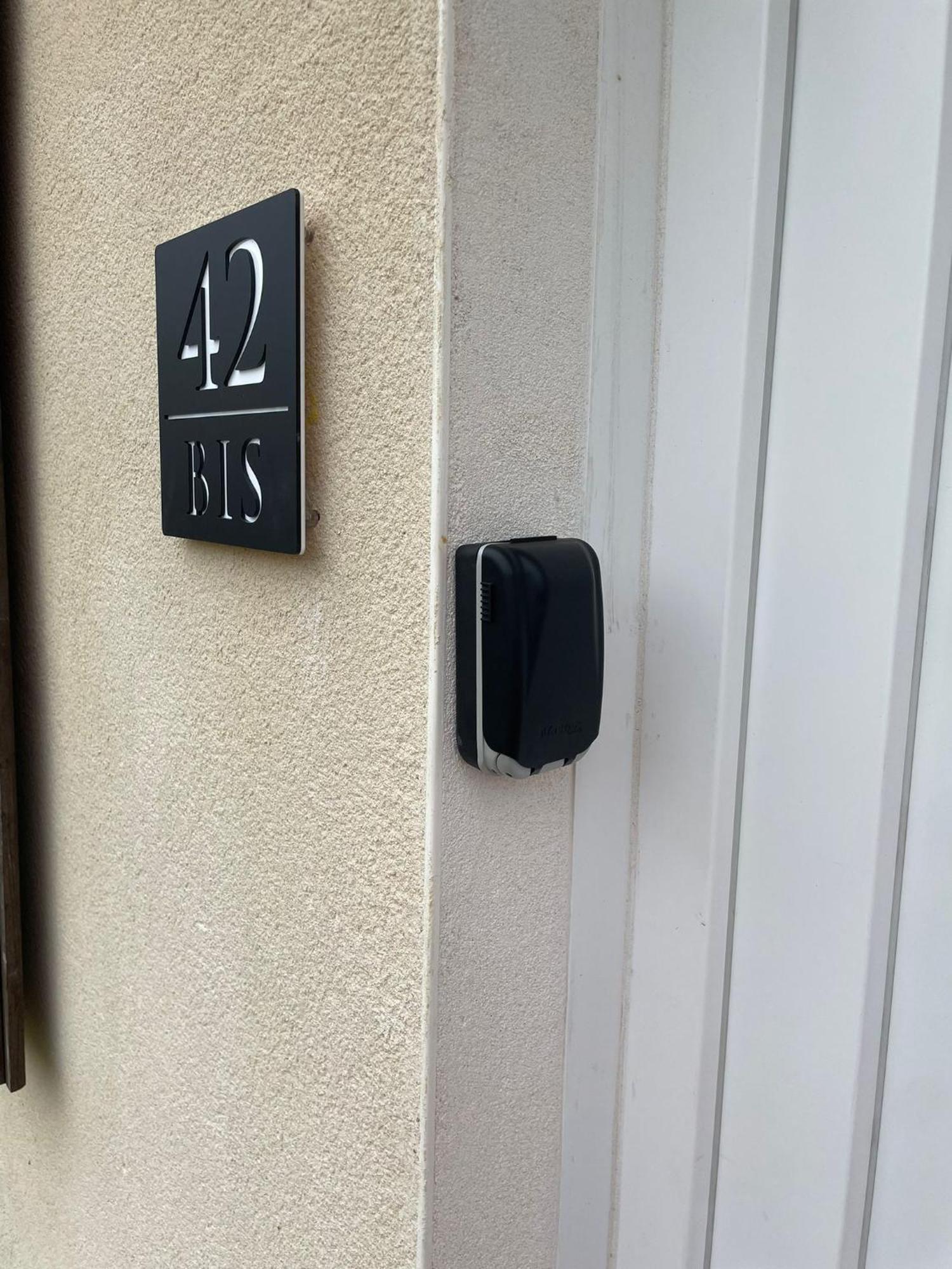 Joli Studio En Centre Ville Faremoutiers Экстерьер фото