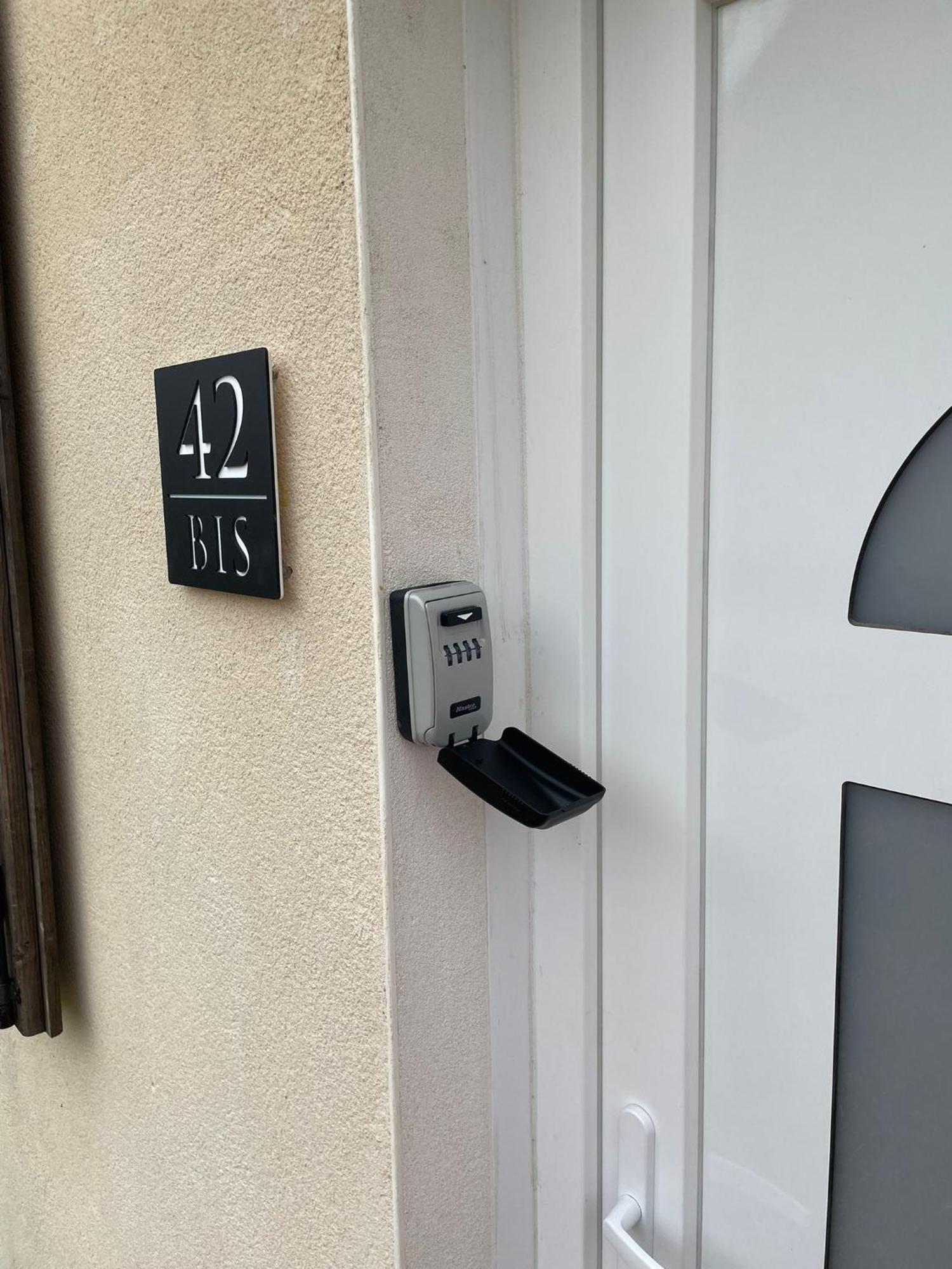 Joli Studio En Centre Ville Faremoutiers Экстерьер фото