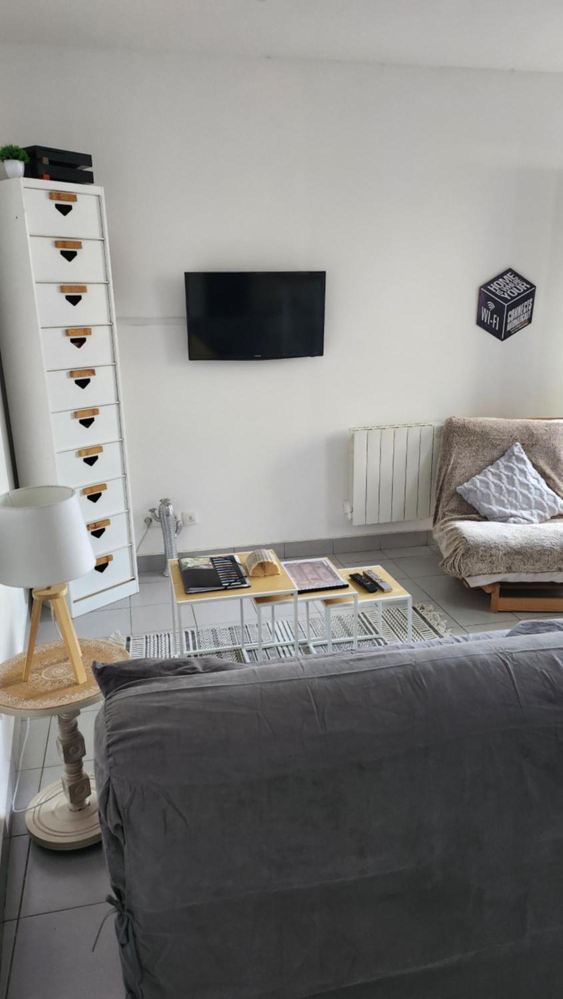 Joli Studio En Centre Ville Faremoutiers Экстерьер фото