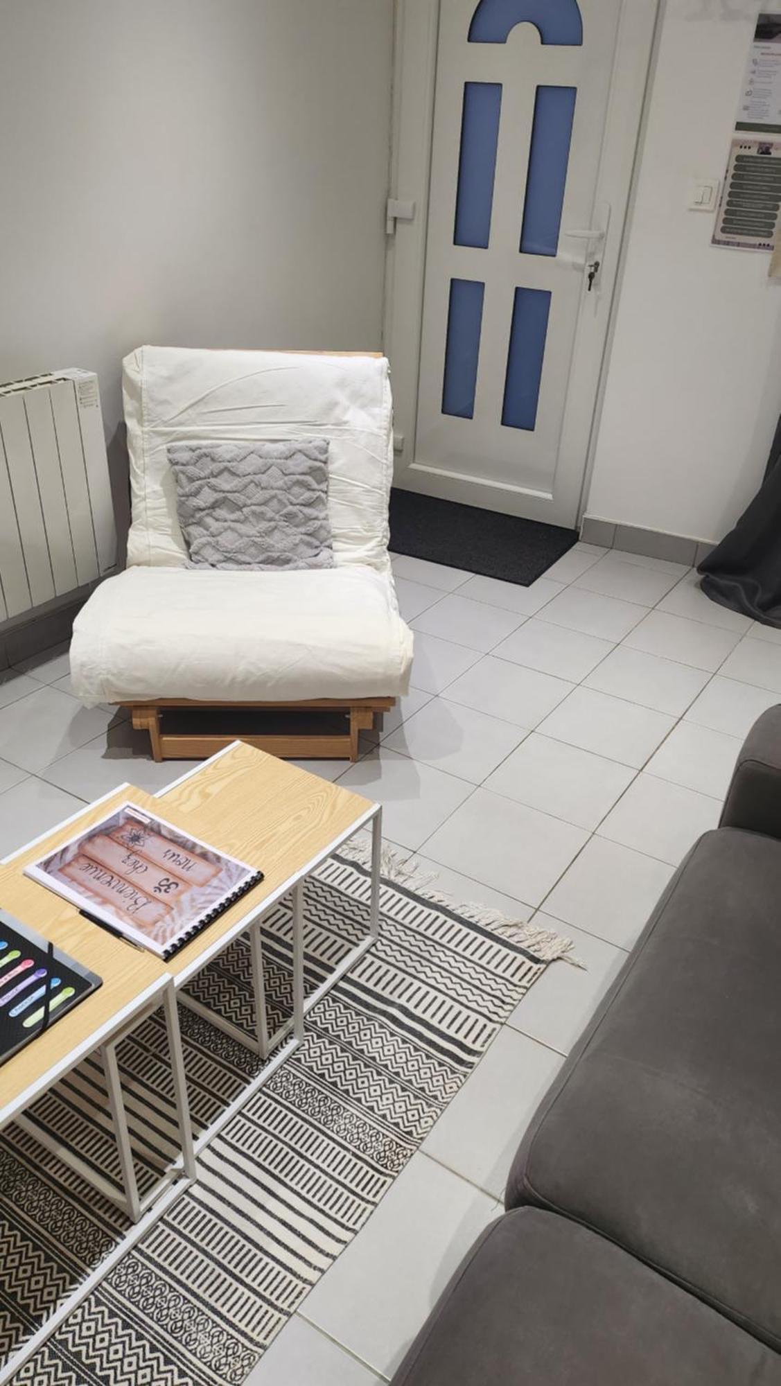 Joli Studio En Centre Ville Faremoutiers Экстерьер фото